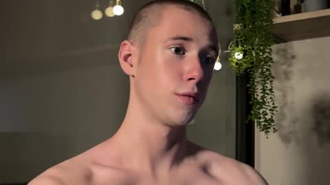 Snapshot of alexwos chatting on January 21, 8:41 am Alex online show from January 21, 8:41 am