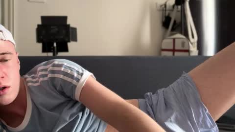 Snapshot of alexwos chatting on October 25, 6:54 am Alex online show from October 25, 6:54 am