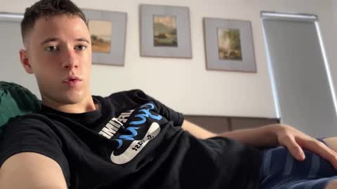 Snapshot of alexwos chatting on February 4, 7:03 am Alex online show from February 4, 7:03 am