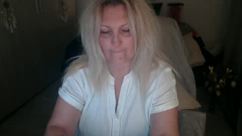 Snapshot of alexxa_mistress chatting on April 15, 9:48 pm Jhoa online show from April 15, 9:48 pm