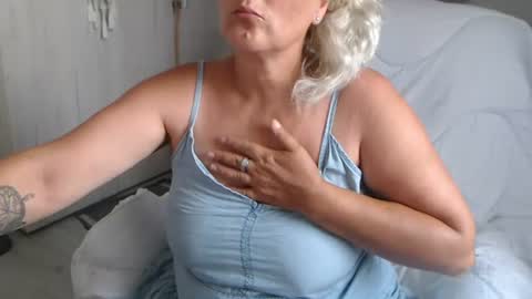 Snapshot of alexxa_mistress chatting on July 1, 9:00 am Jhoa online show from July 1, 9:00 am