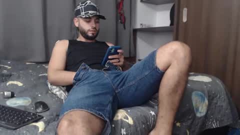 Snapshot of alexxx1106 chatting on December 10, 5:17 am alexxx1106 online show from December 10, 5:17 am