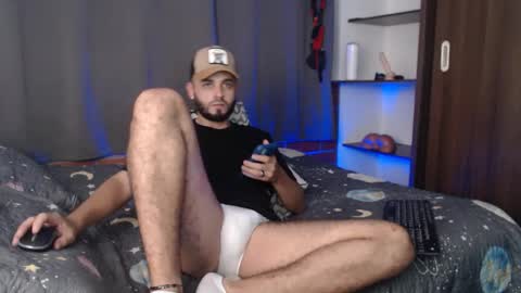 Snapshot of alexxx1106 chatting on December 16, 7:26 am alexxx1106 online show from December 16, 7:26 am