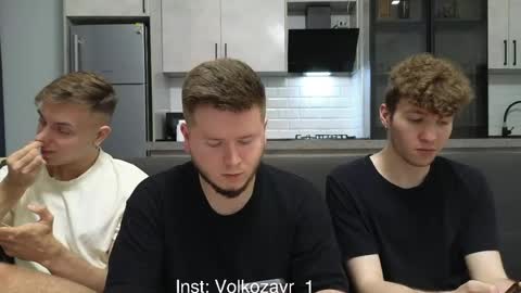 Snapshot of alexxx_d chatting on April 22, 8:43 pm AlexDimaIgor online show from April 22, 8:43 pm