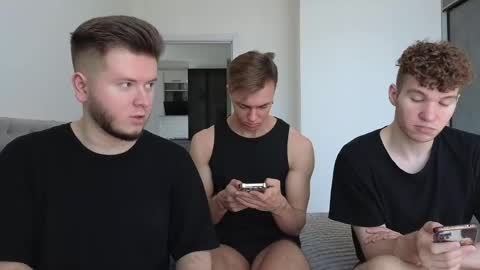 Snapshot of alexxx_d chatting on May 18, 8:42 am AlexDimaIgor online show from May 18, 8:42 am