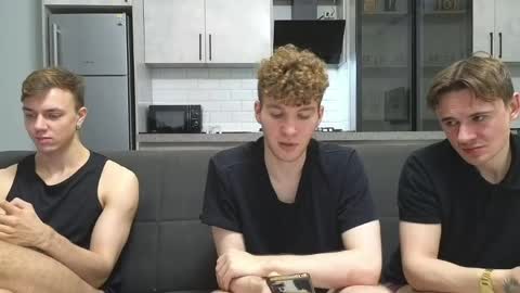 Snapshot of alexxx_d chatting on May 25, 9:10 pm AlexDimaIgor online show from May 25, 9:10 pm