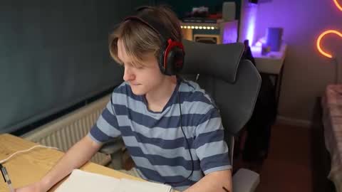 Snapshot of alexycutie chatting on February 3, 7:52 pm Alexycutie online show from February 3, 7:52 pm