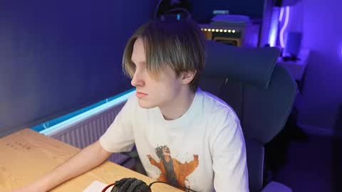 Snapshot of alexycutie chatting on March 31, 11:43 am Alexycutie online show from March 31, 11:43 am