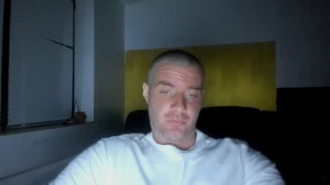 alfiesolomons87 online show from March 31, 8:31 pm