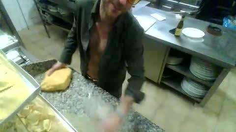 Snapshot of alfred151 chatting on March 26, 1:11 am Edgarrrdd1021 online show from March 26, 1:11 am