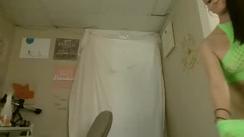 Snapshot of ali_tayler chatting on February 1, 6:06 pm ali_tayler online show from February 1, 6:06 pm