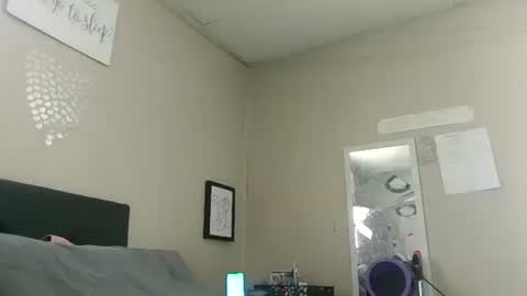 Snapshot of ali_tayler chatting on February 13, 3:41 pm ali_tayler online show from February 13, 3:41 pm