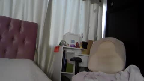 Snapshot of alia054 chatting on December 5, 12:44 pm Alia online show from December 5, 12:44 pm
