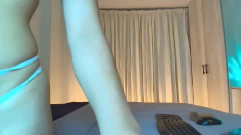 Snapshot of alia_sweet_ chatting on February 6, 1:32 am Alia online show from February 6, 1:32 am