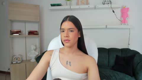 Snapshot of alice23jones chatting on December 11, 8:07 pm Alice online show from December 11, 8:07 pm