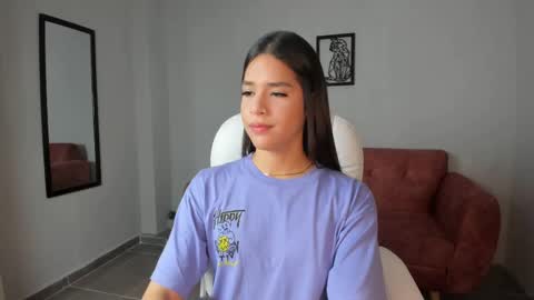 Snapshot of alice23jones chatting on February 13, 3:03 pm Alice online show from February 13, 3:03 pm