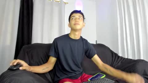 Snapshot of alice2liam chatting on October 4, 8:40 pm Alice and Liam online show from October 4, 8:40 pm