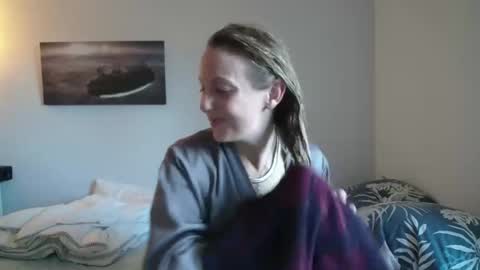 Alice online show from December 7, 1:51 pm