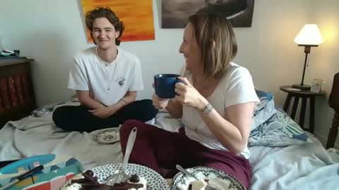 Alice online show from April 10, 1:05 pm