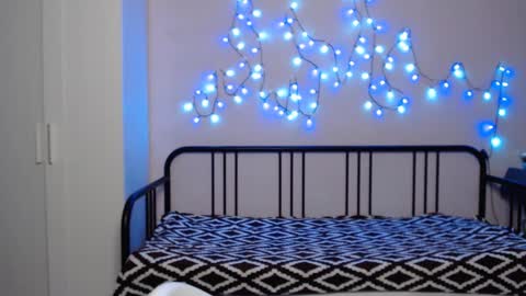 Snapshot of alice_________________________ chatting on December 1, 10:53 pm Alice online show from December 1, 10:53 pm