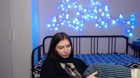 Snapshot of alice_________________________ chatting on December 3, 6:49 pm Alice online show from December 3, 6:49 pm