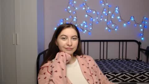 Snapshot of alice_________________________ chatting on December 20, 6:02 pm Alice online show from December 20, 6:02 pm