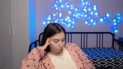 Snapshot of alice_________________________ chatting on December 20, 11:05 pm Alice online show from December 20, 11:05 pm