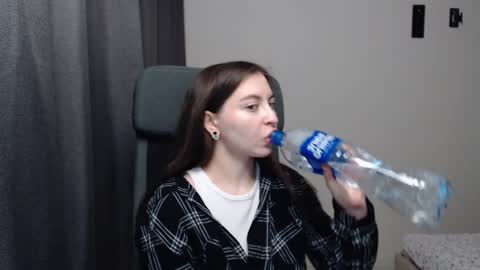 Snapshot of alice_________________________ chatting on January 26, 7:52 pm Alice online show from January 26, 7:52 pm