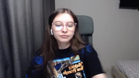 Snapshot of alice_________________________ chatting on February 3, 7:52 pm Alice online show from February 3, 7:52 pm