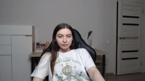 Snapshot of alice_________________________ chatting on March 2, 9:54 pm Alice online show from March 2, 9:54 pm