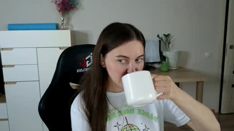 Snapshot of alice_________________________ chatting on September 8, 4:39 pm Alice online show from September 8, 4:39 pm