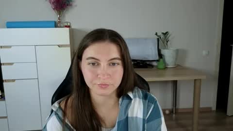 Snapshot of alice_________________________ chatting on September 15, 6:52 pm Alice online show from September 15, 6:52 pm