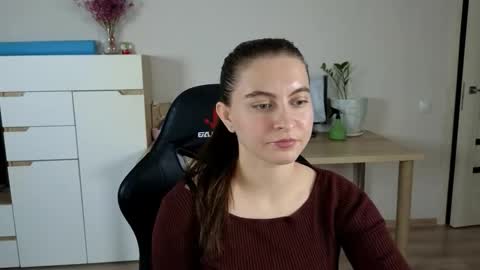 Snapshot of alice_________________________ chatting on October 3, 3:31 pm Alice online show from October 3, 3:31 pm