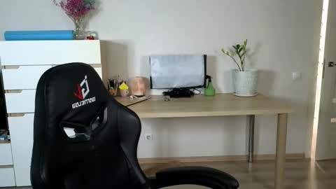 Snapshot of alice_________________________ chatting on October 11, 4:27 pm Alice online show from October 11, 4:27 pm