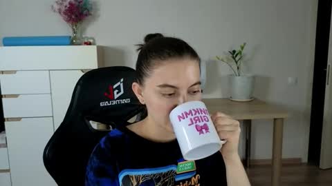 Snapshot of alice_________________________ chatting on October 16, 7:15 pm Alice online show from October 16, 7:15 pm