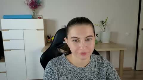 Snapshot of alice_________________________ chatting on October 18, 8:20 pm Alice online show from October 18, 8:20 pm