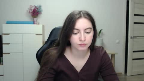 Snapshot of alice_________________________ chatting on November 18, 5:28 pm Alice online show from November 18, 5:28 pm