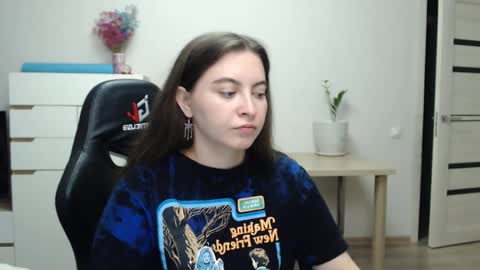 Snapshot of alice_________________________ chatting on November 29, 5:27 pm Alice online show from November 29, 5:27 pm