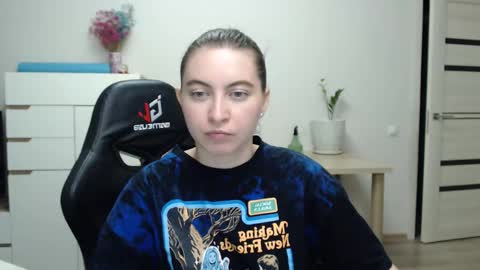 Snapshot of alice_________________________ chatting on December 4, 7:00 pm Alice online show from December 4, 7:00 pm