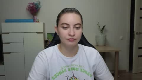 Snapshot of alice_________________________ chatting on December 16, 4:45 pm Alice online show from December 16, 4:45 pm