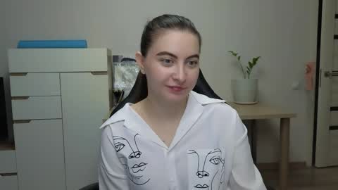 Alice online show from April 5, 2:03 pm