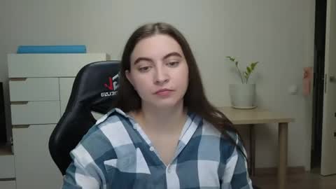 Alice online show from April 15, 6:15 pm