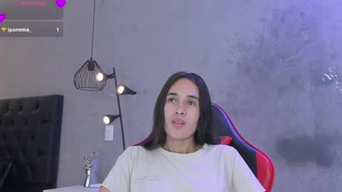 Snapshot of alice__susan chatting on April 5, 7:44 pm Alice Susan online show from April 5, 7:44 pm