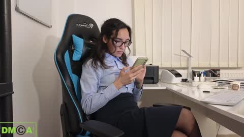 Snapshot of alice_bane chatting on January 7, 6:35 pm A R Y A  T I A online show from January 7, 6:35 pm