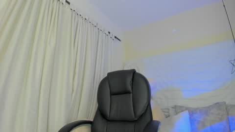 Snapshot of alice_brownnn chatting on February 23, 7:55 am alice_brownnn online show from February 23, 7:55 am