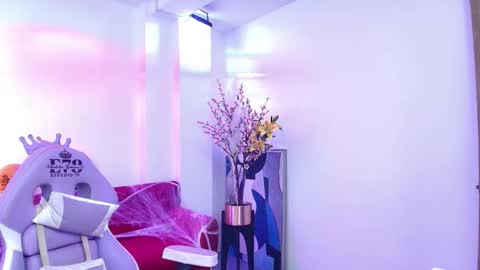 Alice  online show from November 1, 8:11 pm