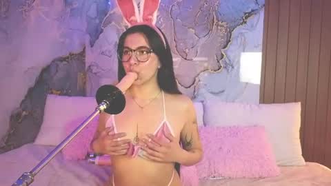 Mey online show from June 22, 2:25 pm