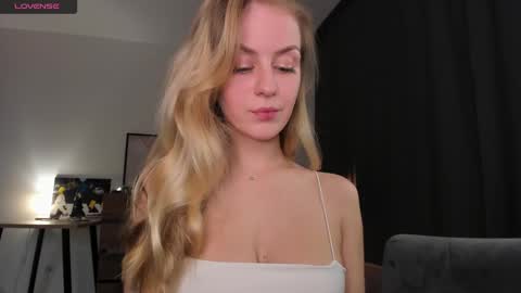 Snapshot of alice_dias chatting on February 11, 2:24 pm alice_dias online show from February 11, 2:24 pm