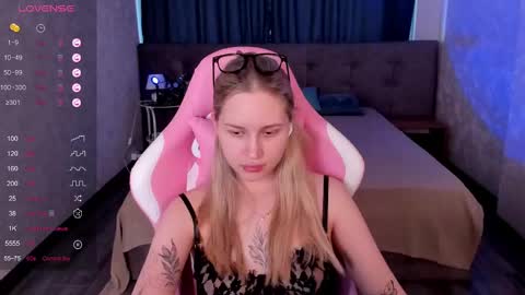 Snapshot of alice_elf chatting on February 26, 2:48 am Alice online show from February 26, 2:48 am