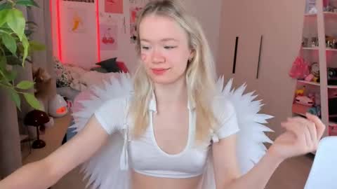 Snapshot of alice_forfun chatting on February 14, 5:26 am Alichery online show from February 14, 5:26 am